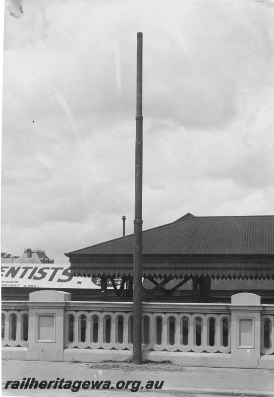 P01046
Perth Station taken from the Horseshoe Bridge looking east, view only shows the canopy of the footbridge.
