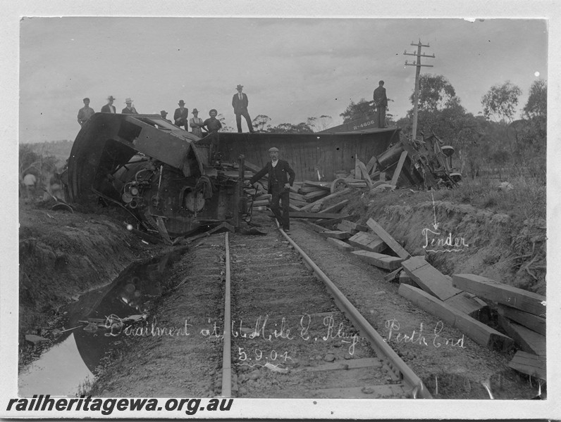 P01047
Derailed loco, EC class 247 and wagons including R class 4606 at the 66 mile point, Mokine, ER line, view from Perth end along the track. Date of derailment 5/9/1904
