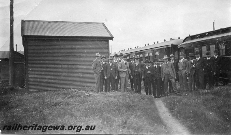 P01049
RESO tour passengers at Pinjarra, SWR line, trial trip, 