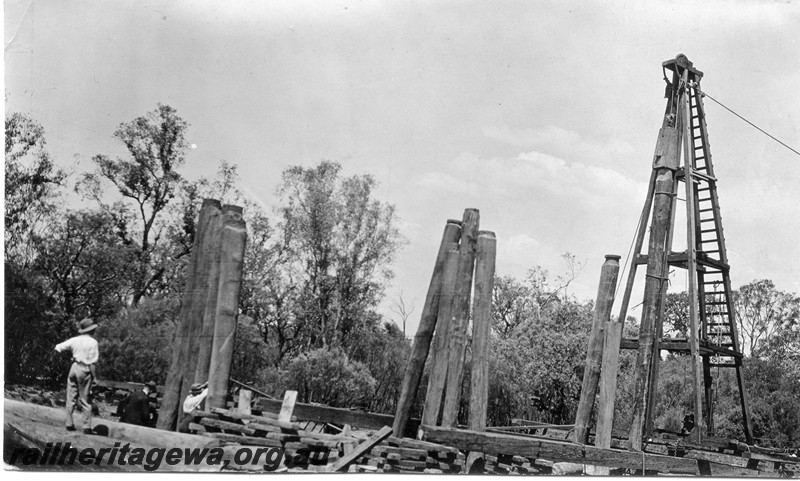 P01058
Trestle bridge over the Blackwood River near Boyup Brook, DK line, under construction
