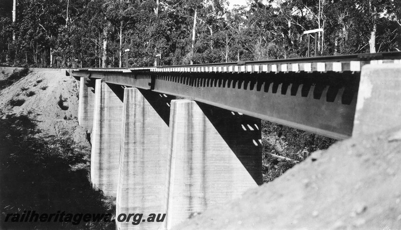 P01078
Steel girder bridge with concrete pylons, East Brook, PP line
