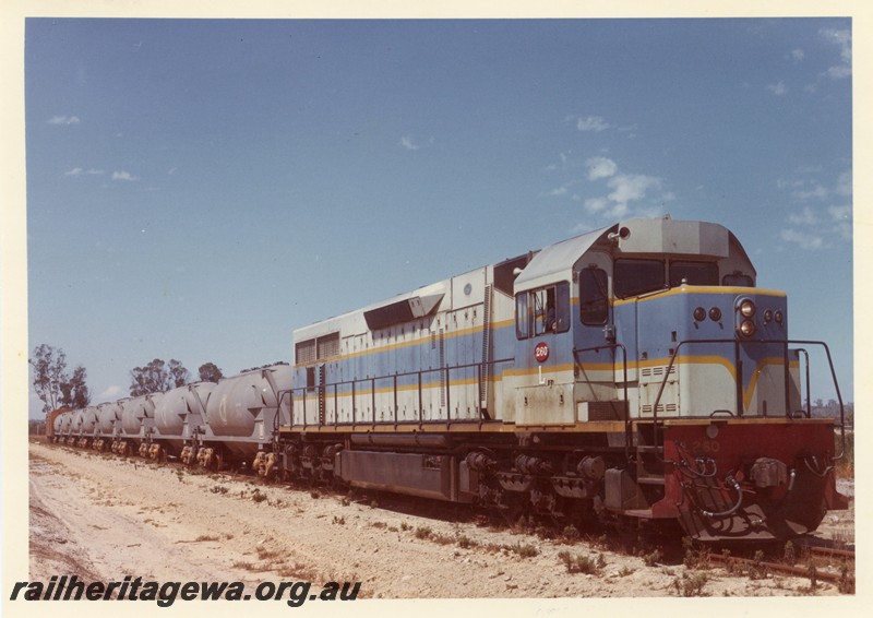 P01080
L class 260 in original livery, hauling a nickel concentrate train,
