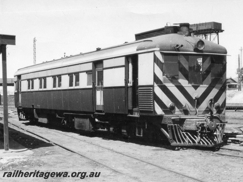 P01086
ASA class 445 Sentinel-Cammell steam railcar, East Perth, in cream and green livery and chevrons on the front, side and boiler end view.
