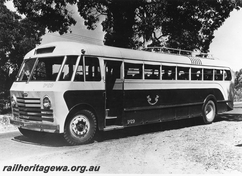 P01089
Railway Road Service Daimler bus No.DA29, front and side view
