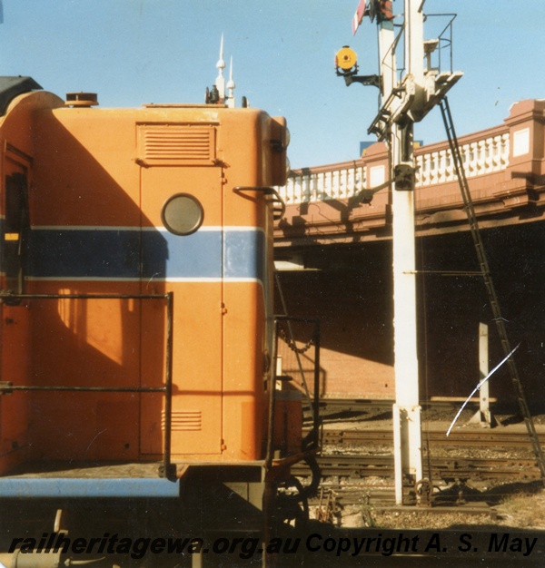 P01091
R class loco, signal, Perth Station, side view of the short hood of the loco
