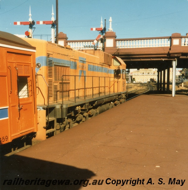 P01104
AB class 1534, Perth Station, on suburban passenger service.
