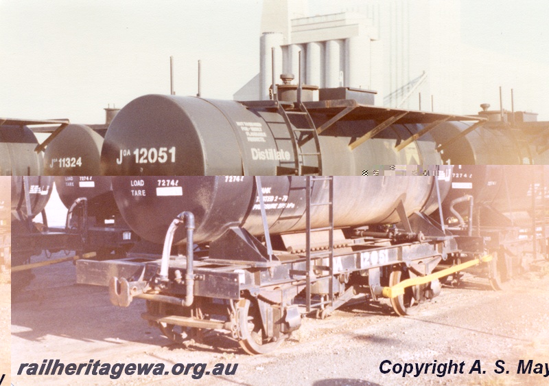 P01112
JOA class 12051, North Fremantle, end and side view.
