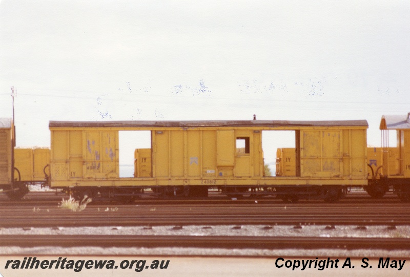 P01115
Z class 40812, ex MRWA brakevan, Robbs Jetty, side view.
