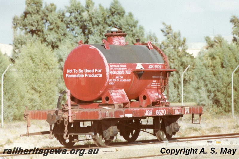 P01117
JGH class 6620, hydrochloric acid tank wagon, Robbs Jetty, end and side view.
