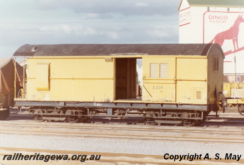 P01118
Z class 221, Leighton Yard, side view, 