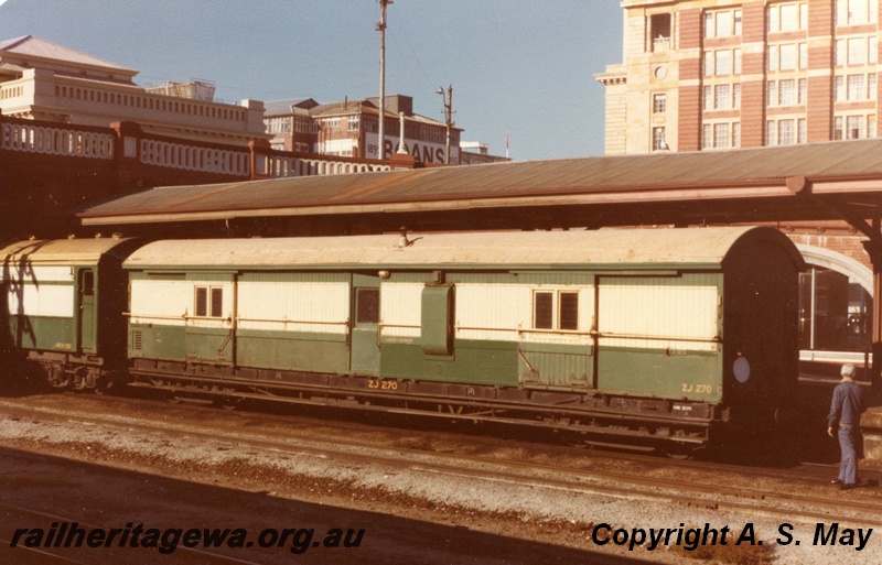 P01123
ZJ class 270 brakevan, cream and green livery, side and end view, Perth, ER line.
