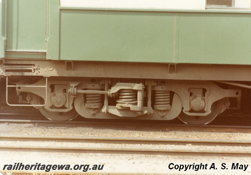 P01133
ARA class 351 carriage, bogie detail, side view, Perth, ER line.
