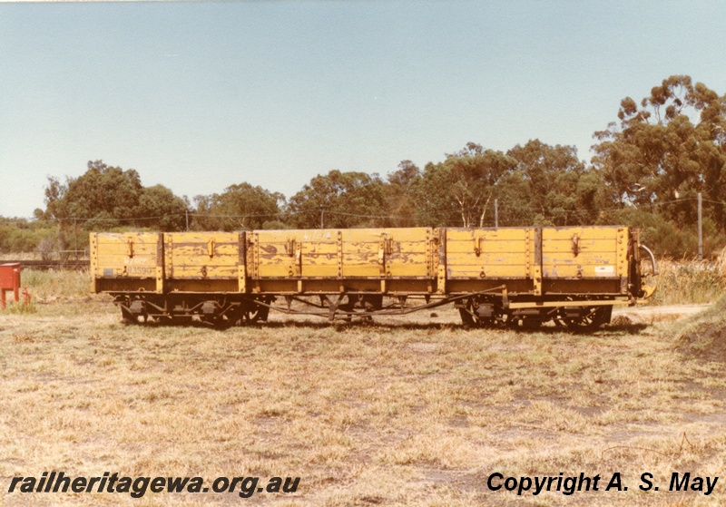 P01147
R class 3590 wagon, yellow livery, side view, Midland, ER line.
