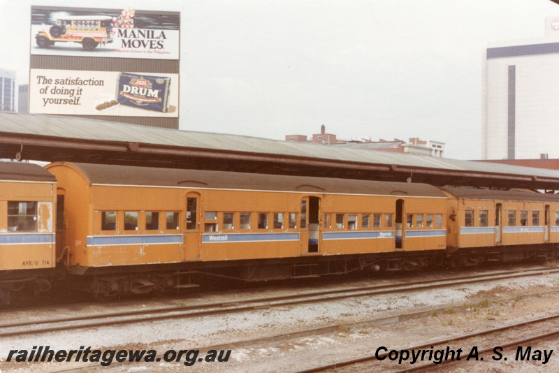 P01150
AY class 452 carriage, orange livery, side view, Perth, ER line.
