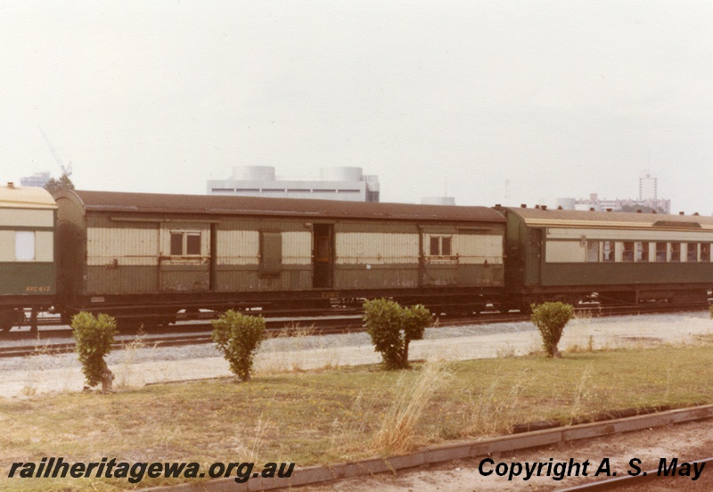 P01158
ZJ class 362 brakevan, green and cream livery, side view, Claisebrook, ER line.
