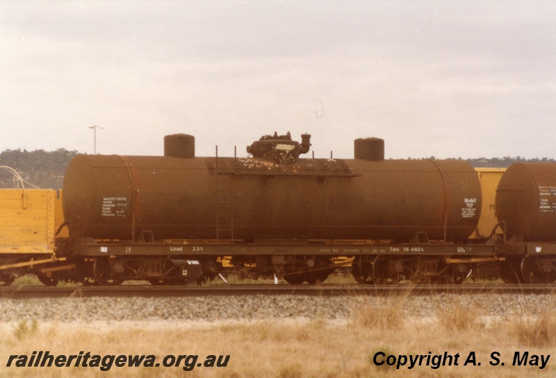 P01171
JR class 188 privately owned tanker, Mobil, end and side view, Forrestfield.
