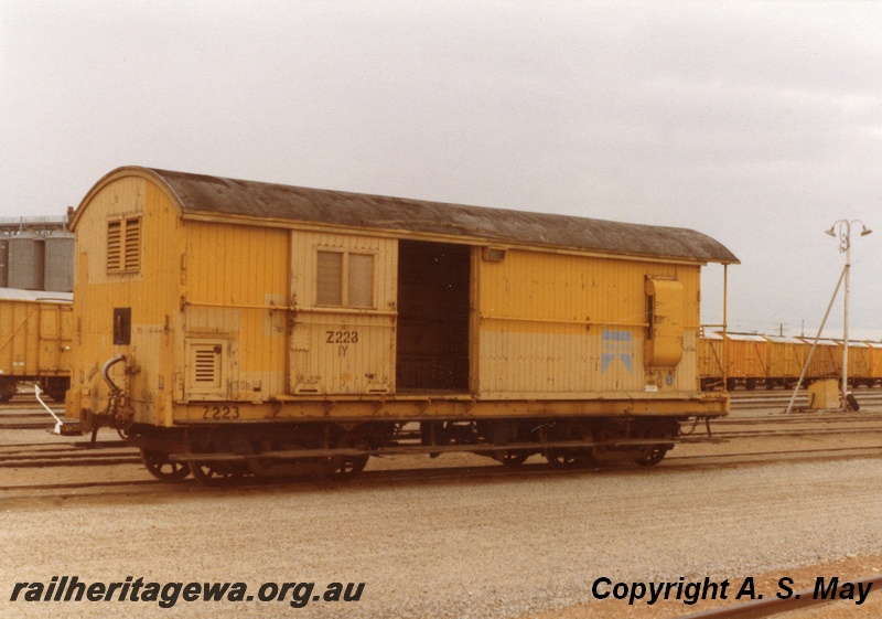 P01182
Z class 223, Leighton, end and side view
