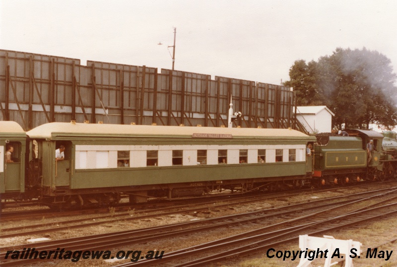 P01186
AQZ class 424 carriage, Perth, on HVR tour train, end and side view.
