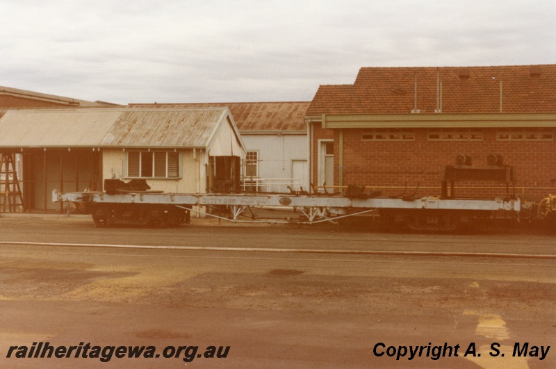 P01193
Jetty wagon No 988 on an ACL class carriage frame, Midland workshops, side view
