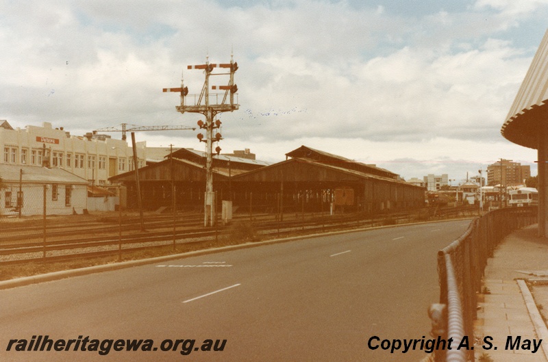 P01200
Bracket signal, Carriage Sheds, Perth Yard, west end looking east
