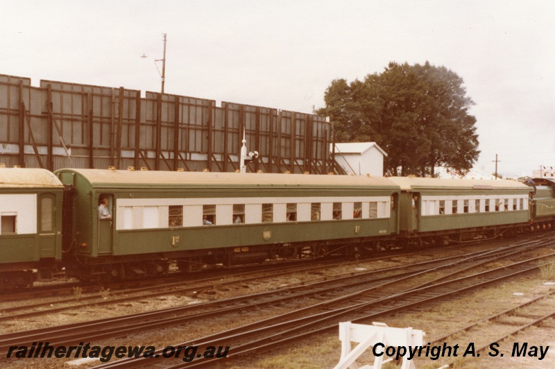 P01201
AQZ class 420 carriage, just east of the Barrack Street Bridge, end and side view, on HVR tour train.
