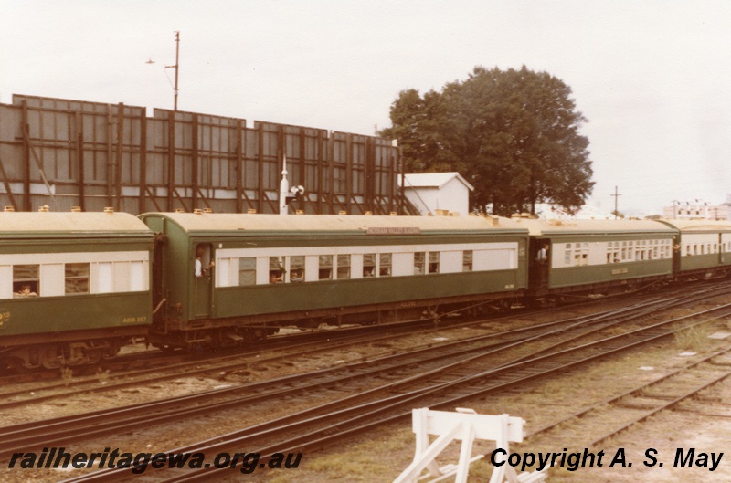 P01203
AQL class 290 buffet carriage, just east of the Barrack Street Bridge, end and side view, on HVR tour train.
