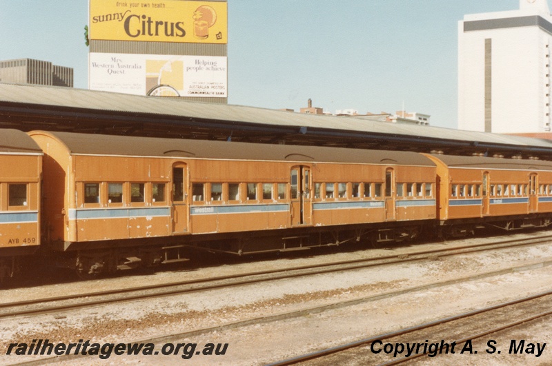 P01207
AY class 452 suburban carriage, Perth Station, end and side view, view across the tracks taken from Platform 5
