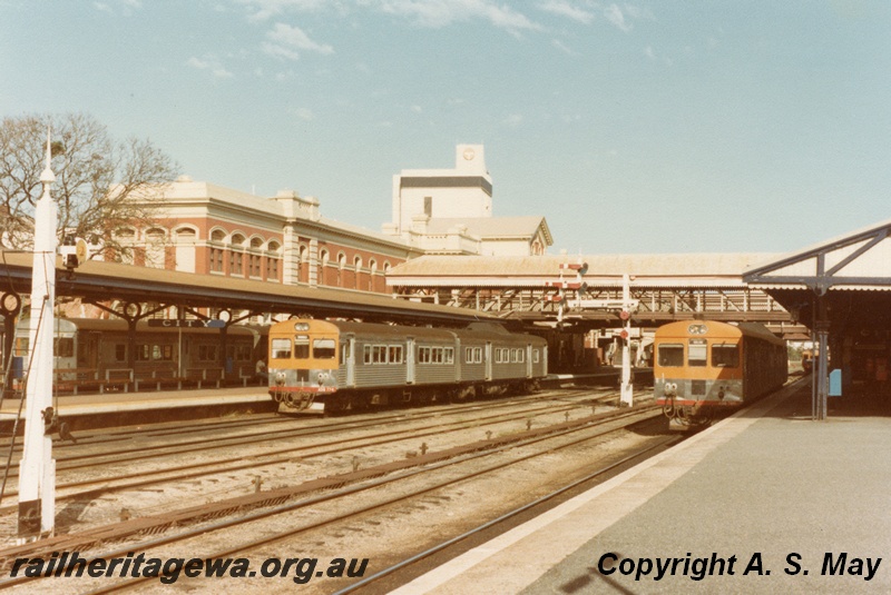 P01208
ASB class 774 and ADB class 780 railcar sets front and side view, Perth, ER line
