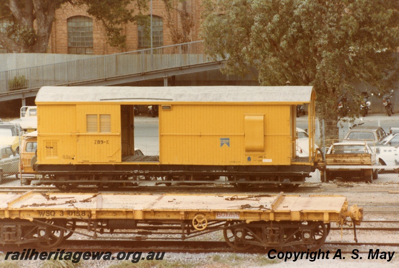 P01210
Z class 89 platform ended brakevan, yellow livery, side view and WSQ class 30158 standard gauge flat top bogie wagon, side view, Midland, ER line.
