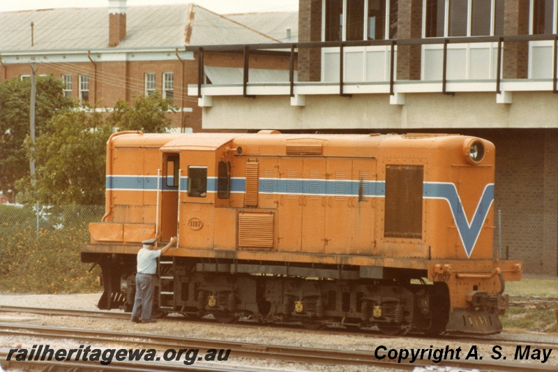 P01212
Y class 1107, Midland, side and long hood end view
