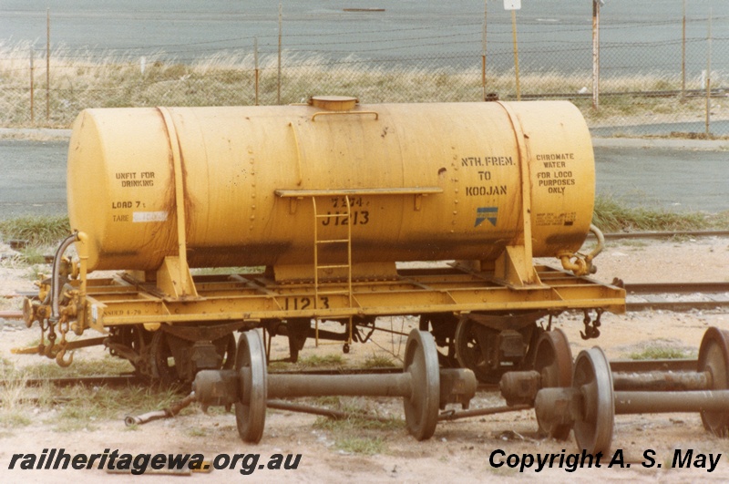 P01213
J class 1213 for chromate water, Fremantle to Koojan, North Fremantle, steel underframe, end and side view.
