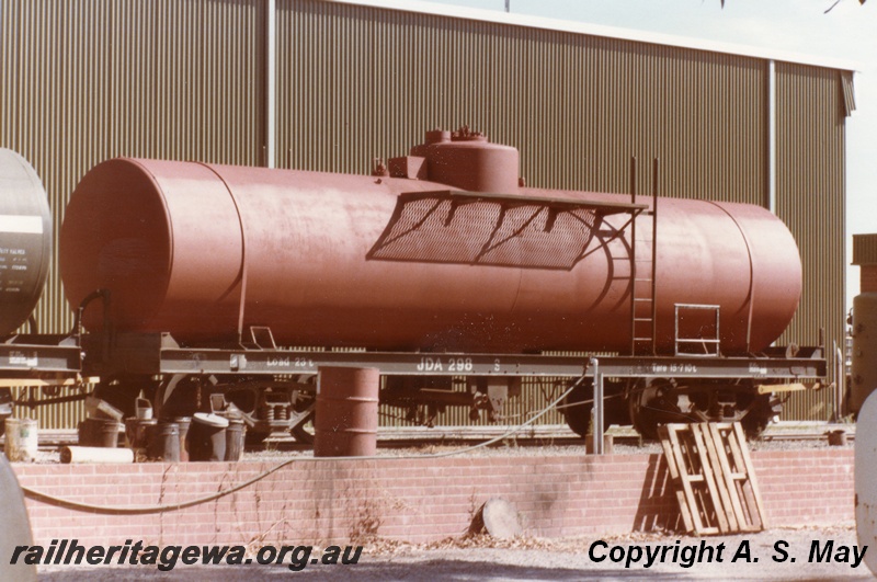 P01223
JDA class 298, Kewdale, end and side view, being degassed
