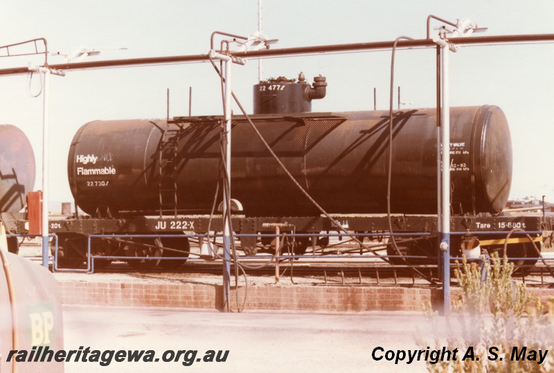 P01224
JU class 222-X, Kewdale, side and end view, being degassed.
