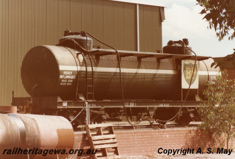 P01226
JTC class 108=A, Kewdale, end and side view, being degassed
