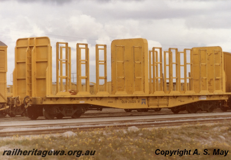 P01241
QUW class 25013 wool bale wagon, yellow livery, end and side view, Leighton, ER line.
