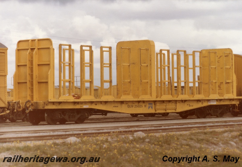 P01241
QUW class 25013 wool bale wagon, yellow livery, end and side view, Leighton, ER line.
