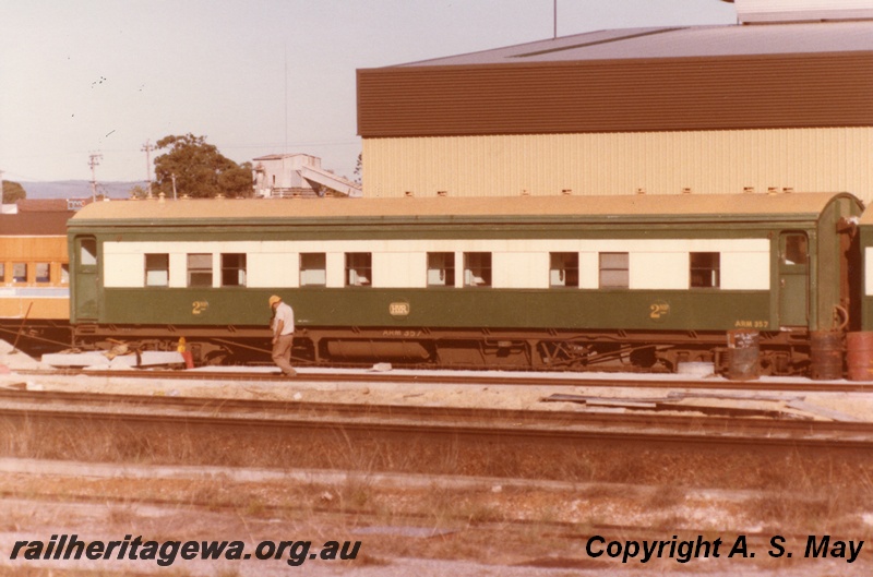 P01249
ARM class 357 second class carriage, green and cream livery, side view, Claisebrook, ER line.
