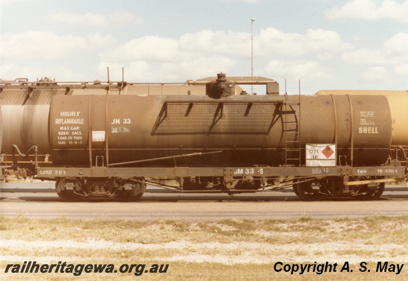 P01253
JM class 33 bogie tanker built for Shell, side view, Kewdale.
