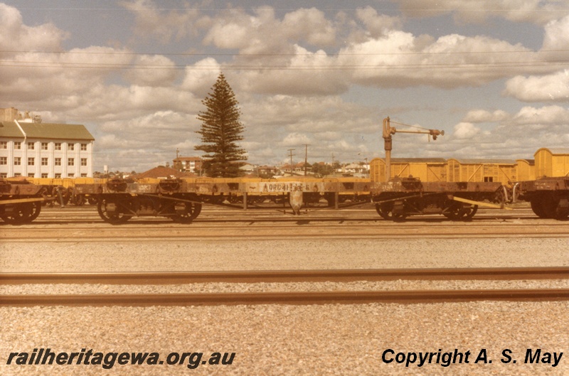 P01261
QRC class 4133 flat top container wagon, brown livery, side view, water column in the background, Leighton, ER line.
