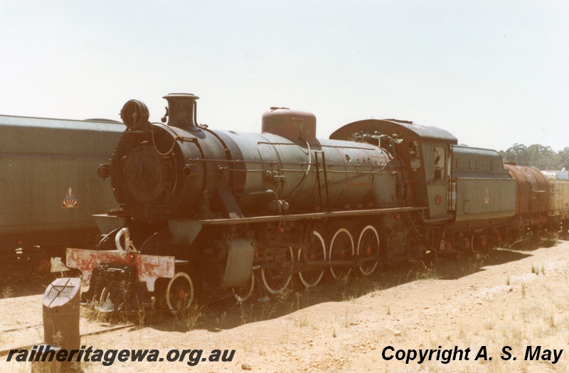 P01272
W class 916, Collie, front and side view, preserved and on display.
