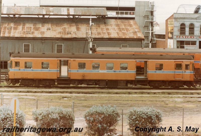 P01274
ADX class 669, Perth Station, side view.
