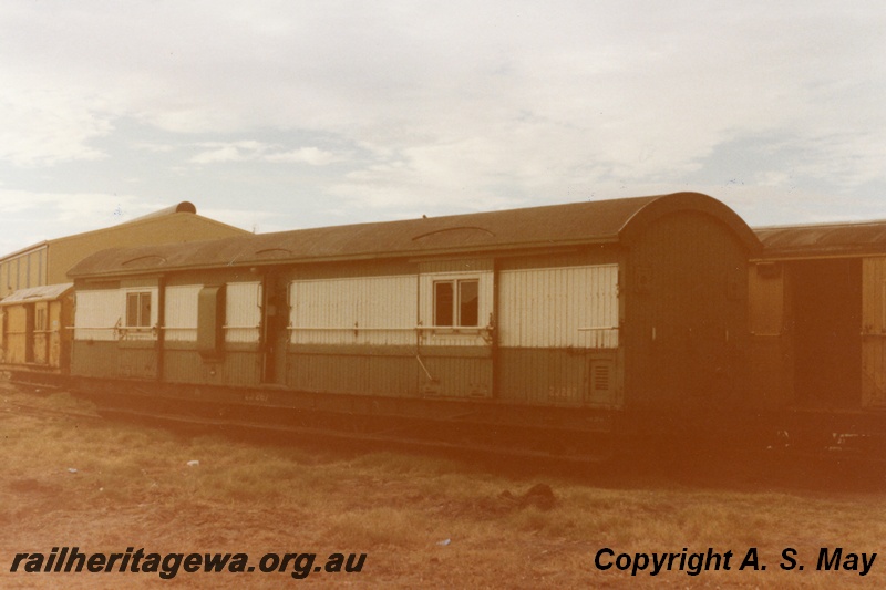 P01276
ZJ class 267 passenger brakevan, Midland Workshops, side and end view
