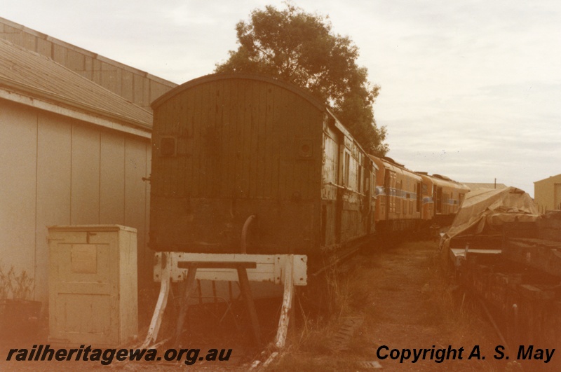 P01281
ZJ class 364, buffer stop, Midland Workshops, end view
