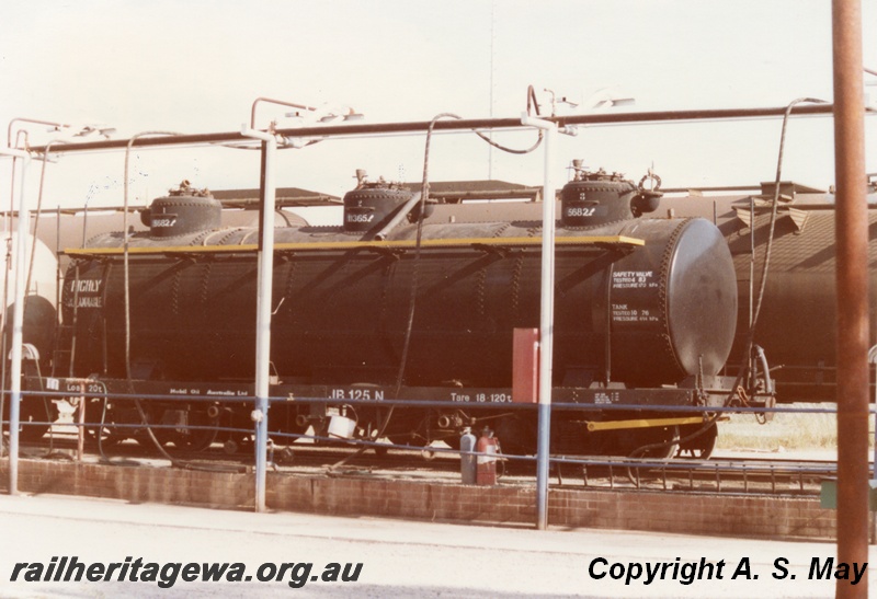 P01298
JB class 125-N, Kewdale, side and end view.
