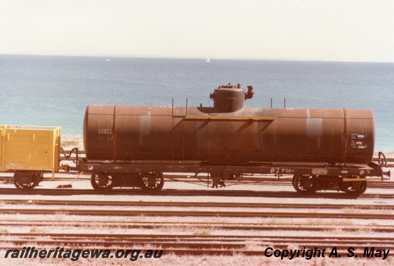 P01309
JR class 188 Vacuum Oil tanker, side view, Leighton, ER line.
