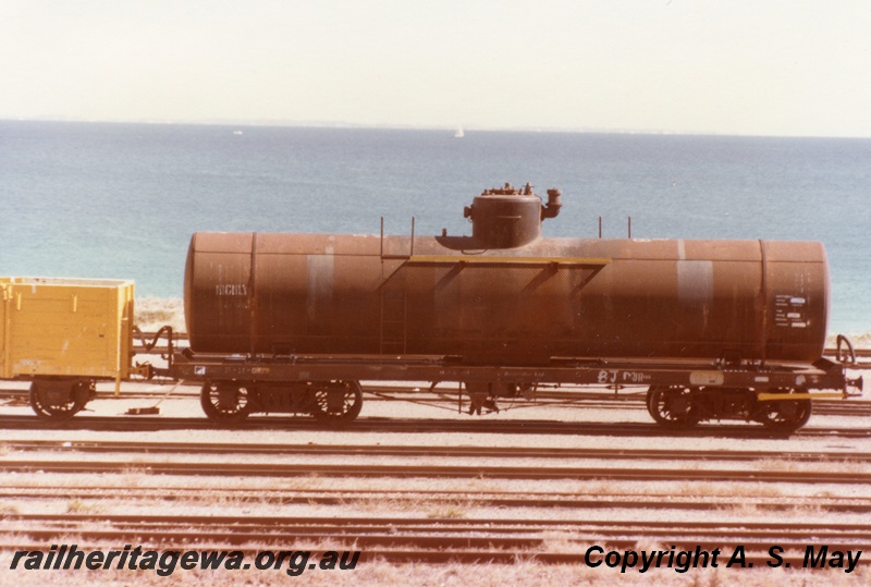 P01309
JR class 188 Vacuum Oil tanker, side view, Leighton, ER line.
