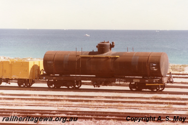 P01310
JR class 188 Vacuum Oil tanker, side and end view, Leighton, ER line.
