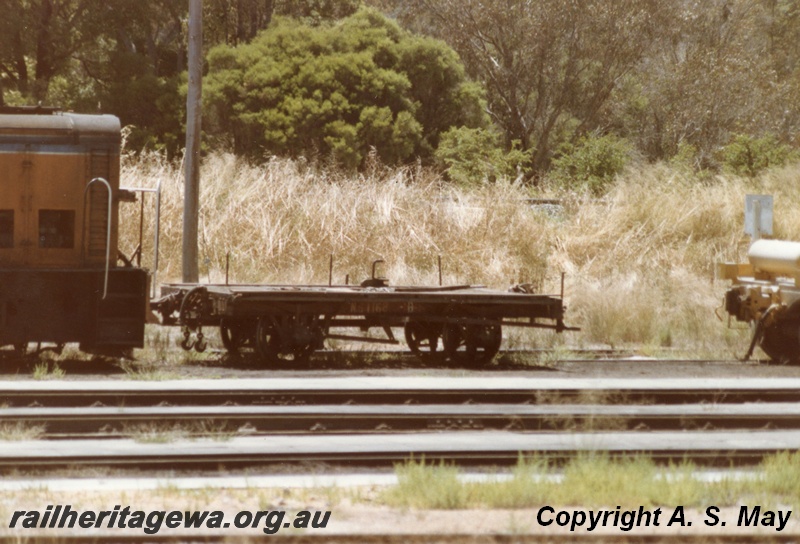 P01322
NS class 1168 shunters float, end and side view, Collie, BN line.
