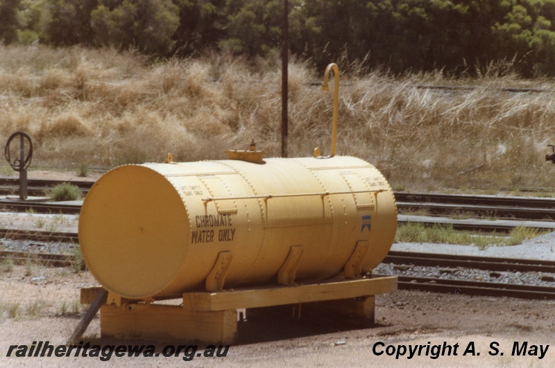 P01324
J class grounded tank, marked with 