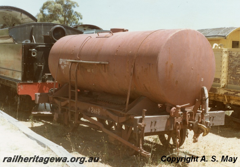 P01332
J class 2468, Collie Museum, side and end view
